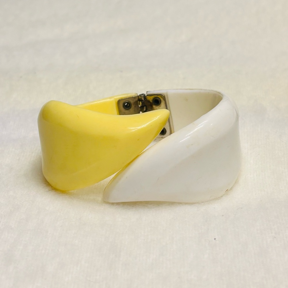 Rare 60s MCM Vtg Clamper Bakelite Statement Hinged Cuff